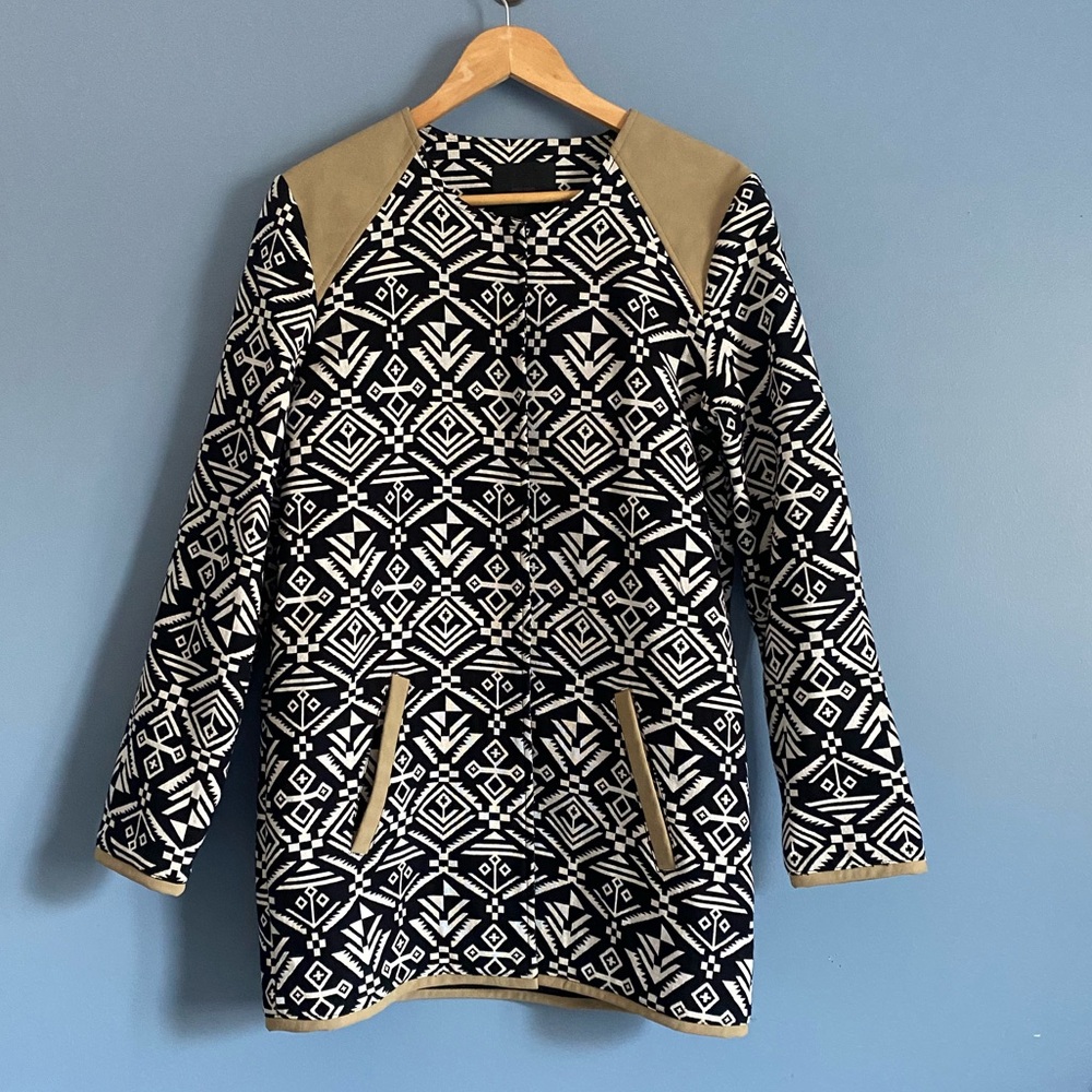 Minimum Black and White Aztec Patterned Jacket